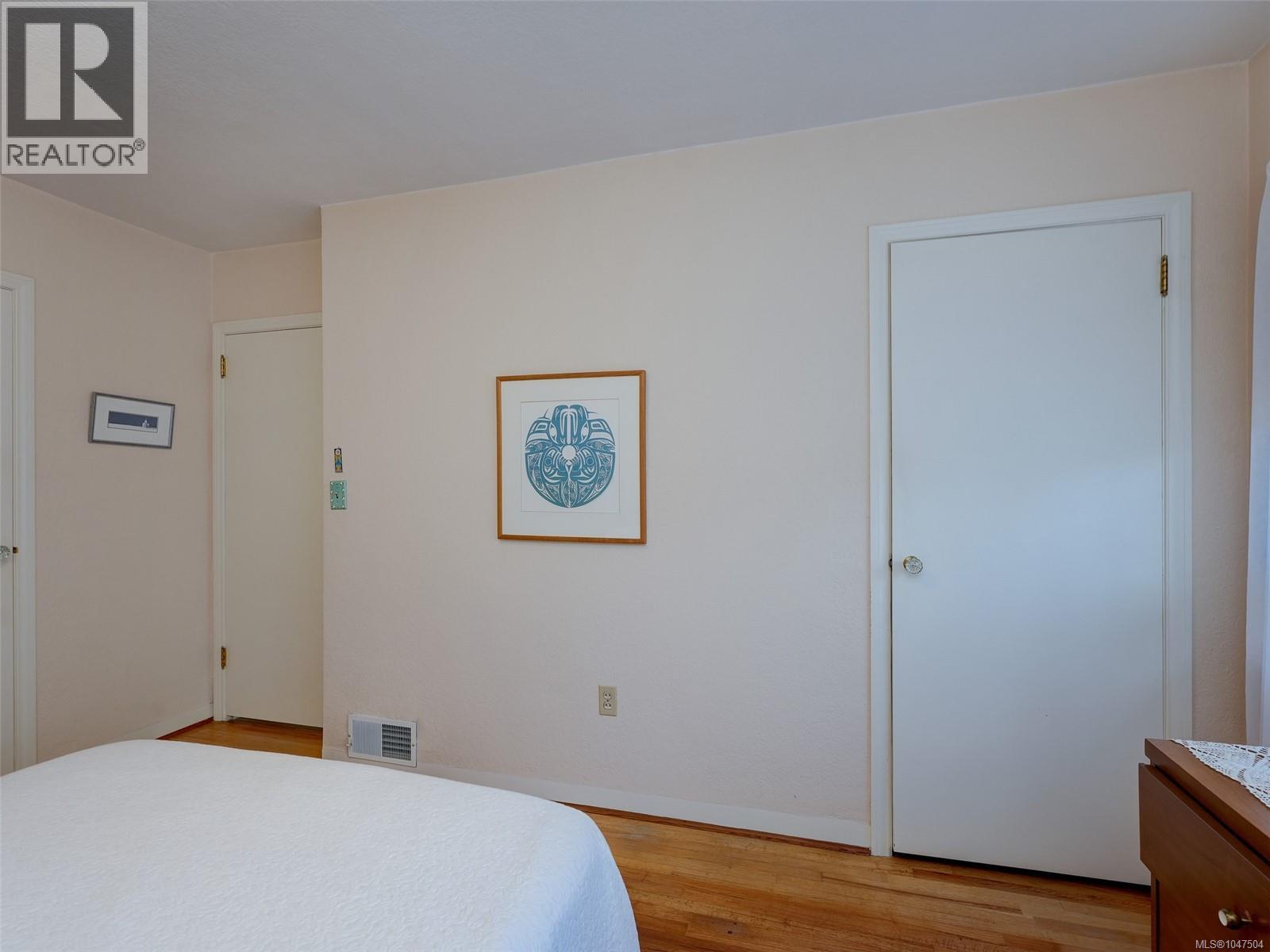 2568 Margate Ave - Image 9