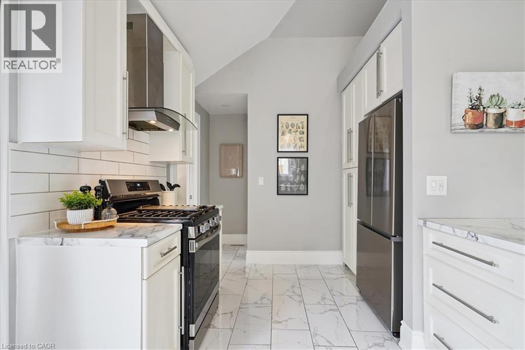 32 ALLAN Avenue - 16