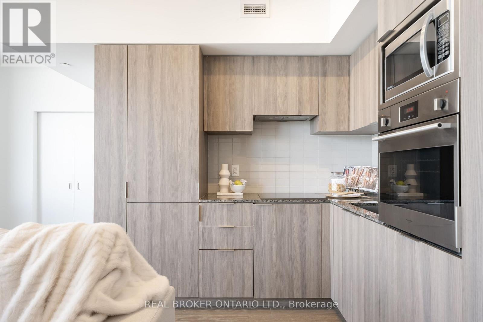 #5311 11 WELLESLEY STREET W - 10