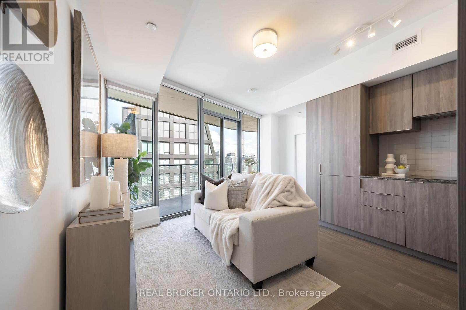 #5311 11 WELLESLEY STREET W - 3