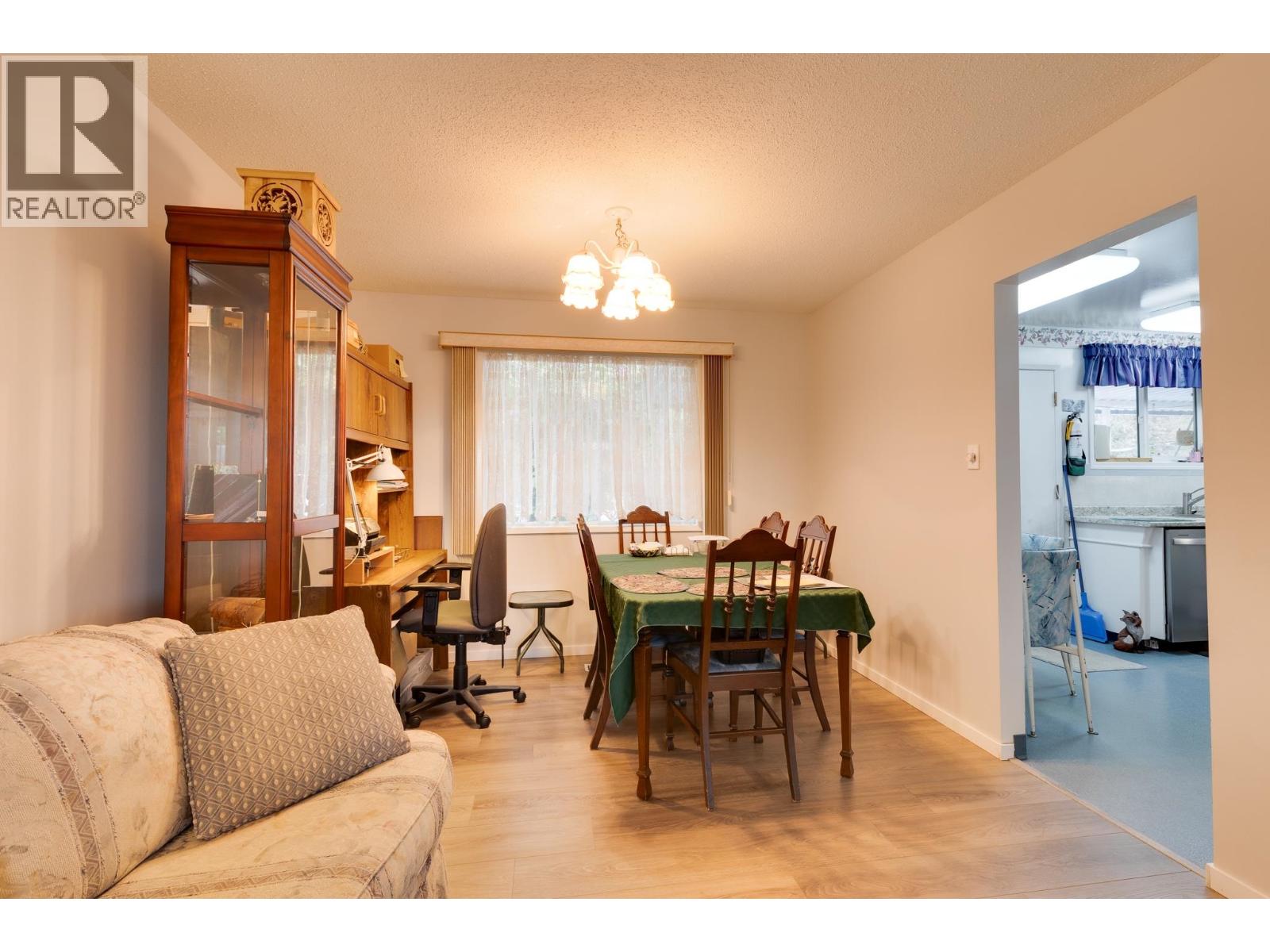 Photo 8 of 32 — 132 MCKENZIE AVENUE · Prince George, BC