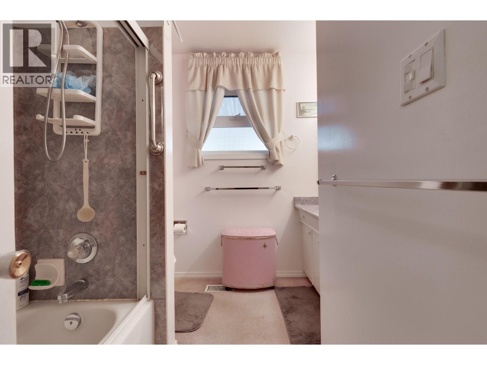 Photo 14 of 32 — 132 MCKENZIE AVENUE · Prince George, BC