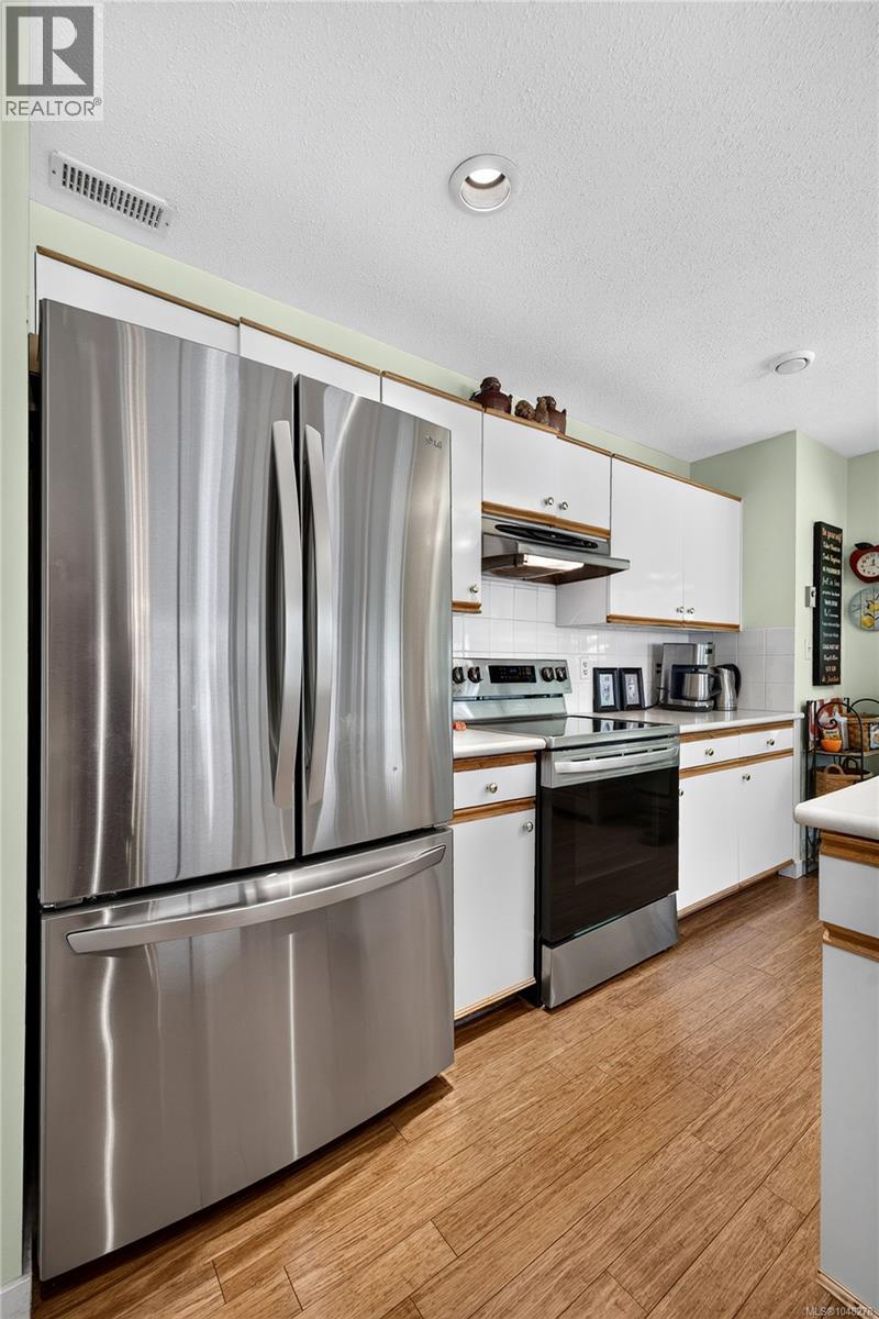 3568 Arbutus Dr S - Image 18