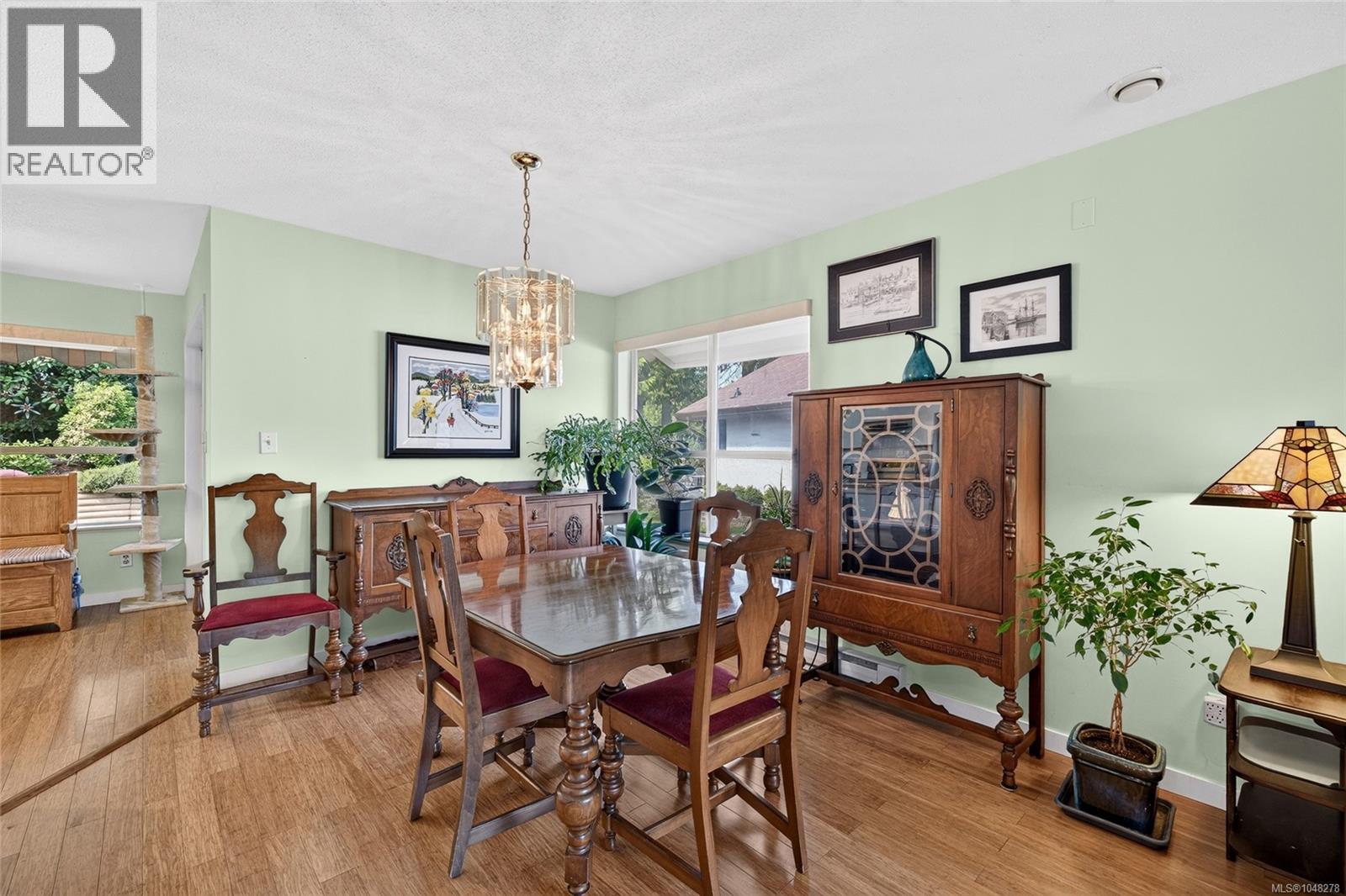 3568 Arbutus Dr S - Image 11