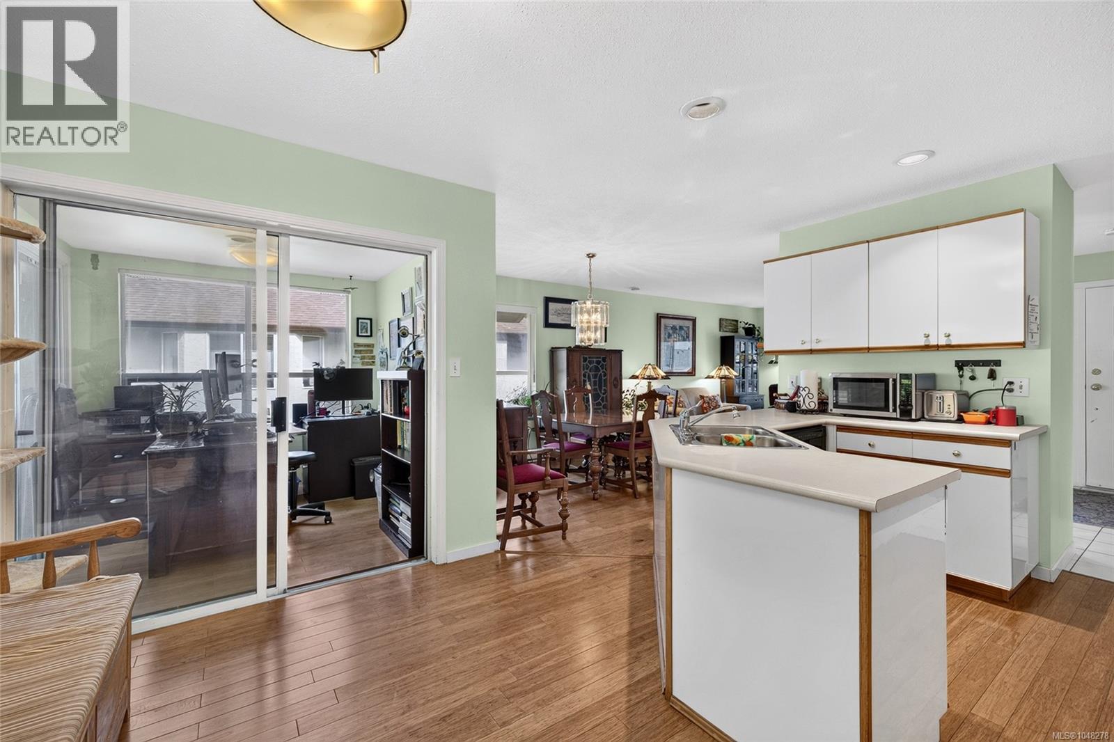 3568 Arbutus Dr S - Image 16