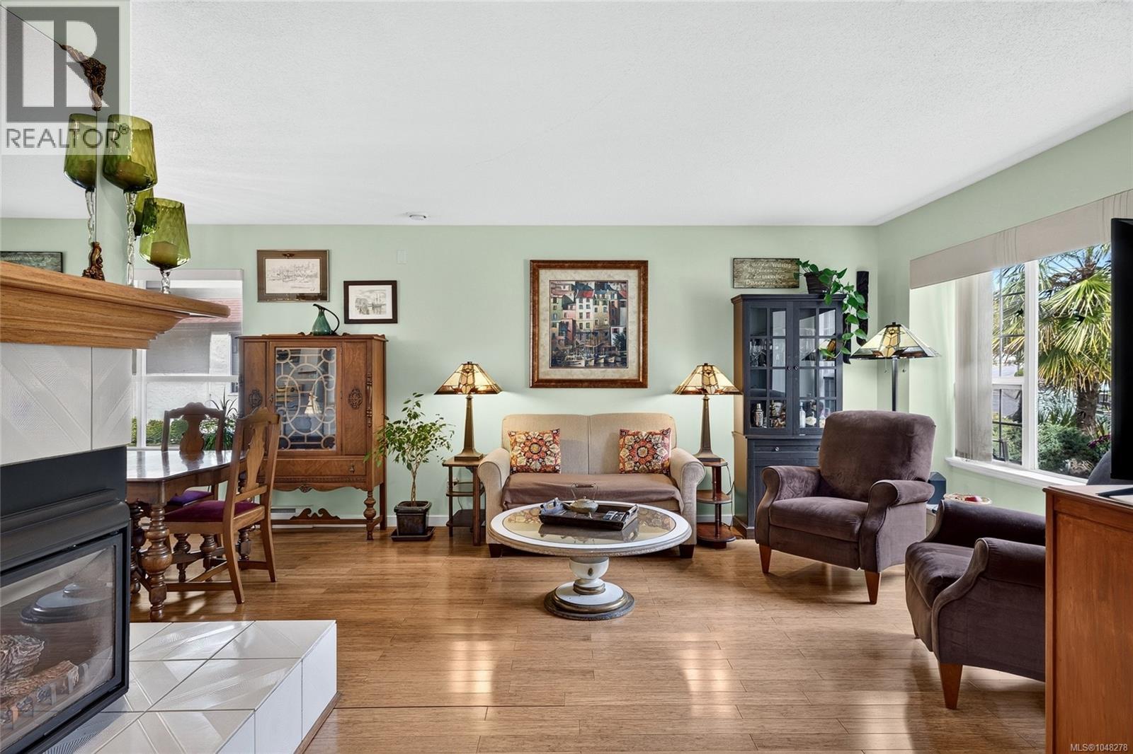 3568 Arbutus Dr S - 10