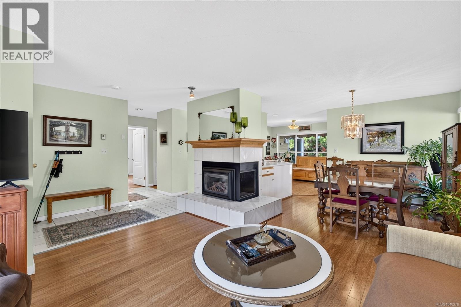 3568 Arbutus Dr S - 9