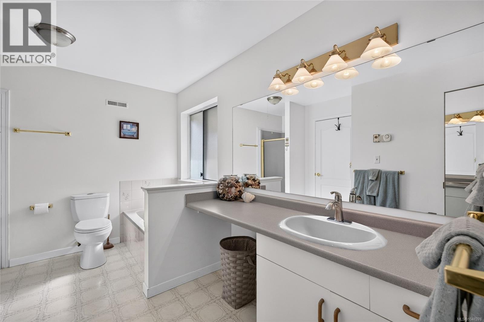 3568 Arbutus Dr S - Image 32