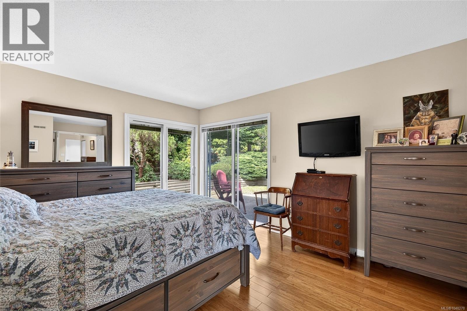3568 Arbutus Dr S - Image 30