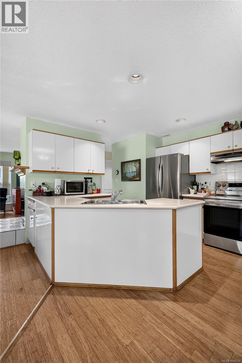 3568 Arbutus Dr S - Image 13