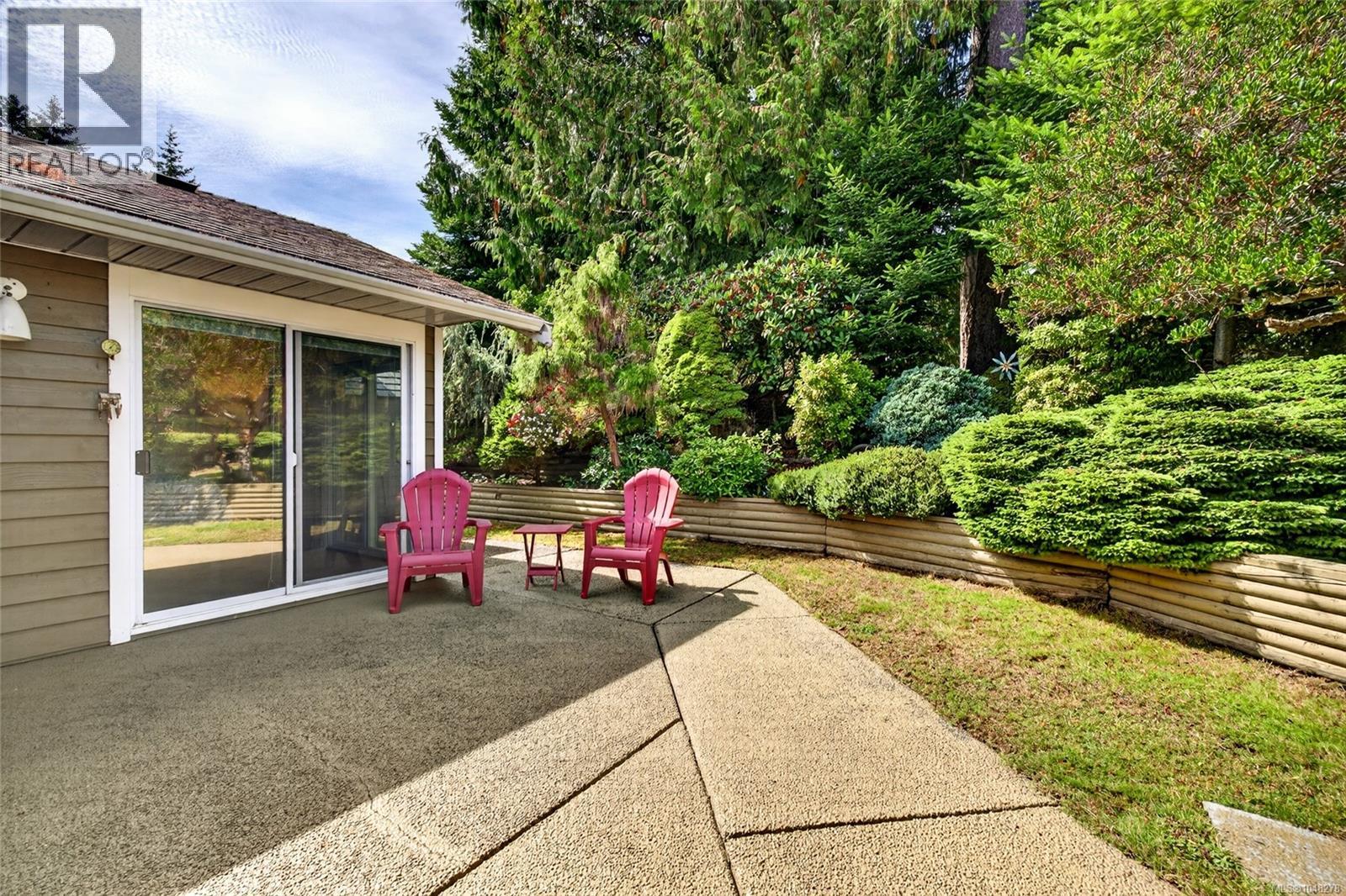 3568 Arbutus Dr S - Image 37