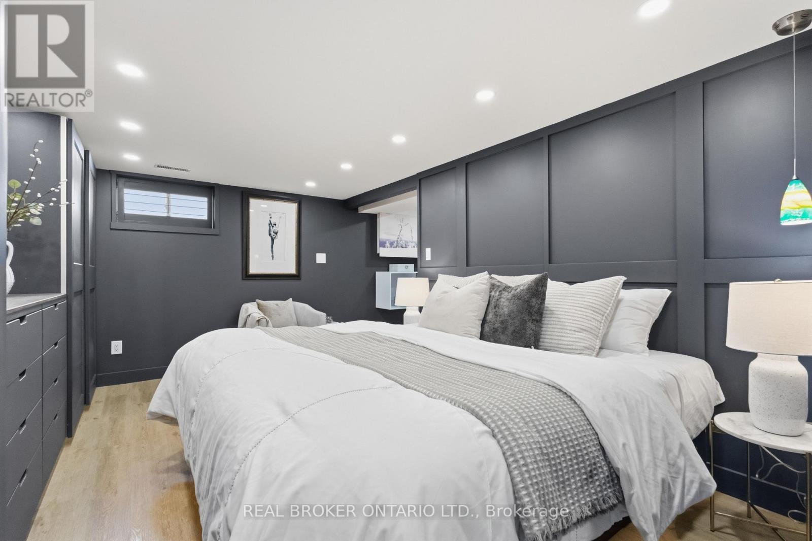 78 SQUIRES AVENUE - Image 31