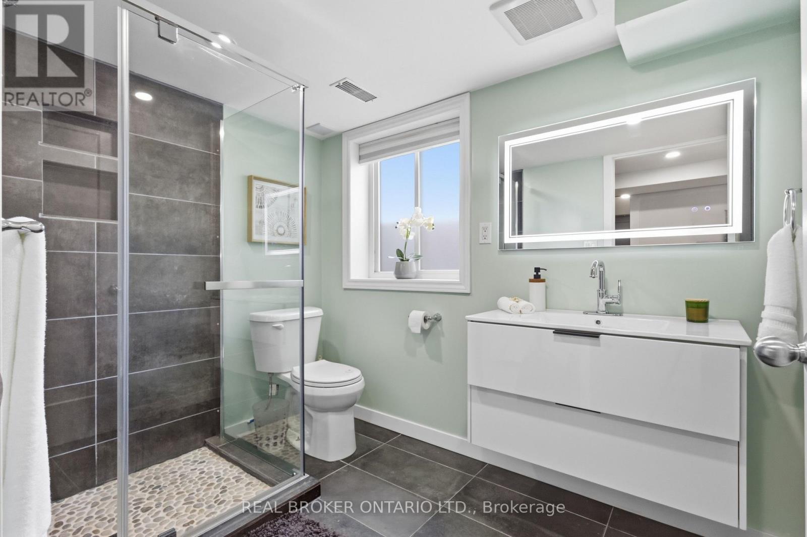 78 SQUIRES AVENUE - Image 33