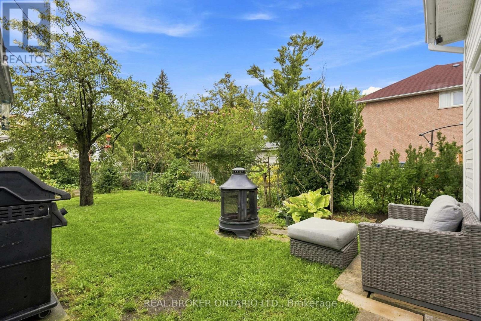 78 SQUIRES AVENUE - Image 34