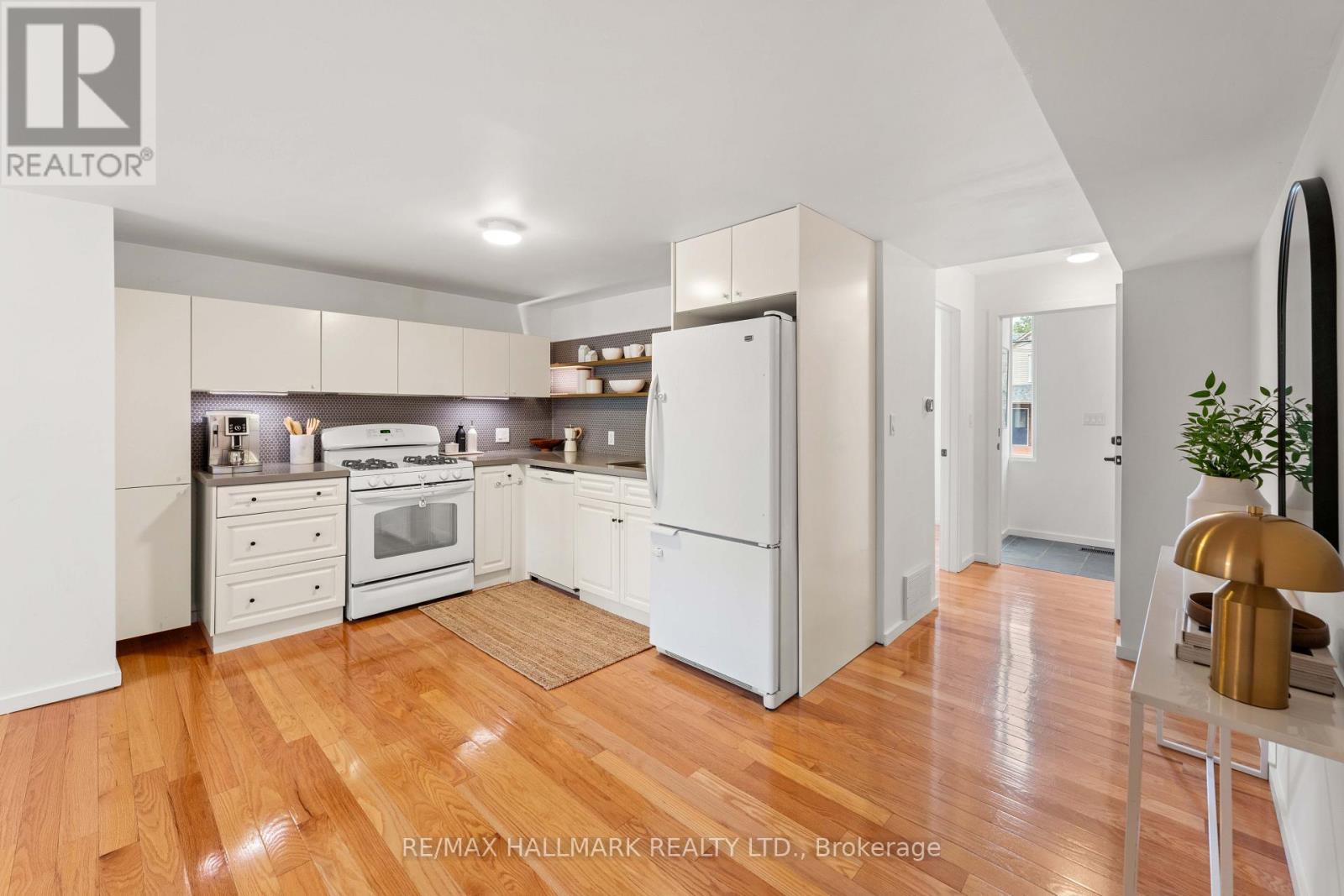 92 CHISHOLM AVENUE - 11