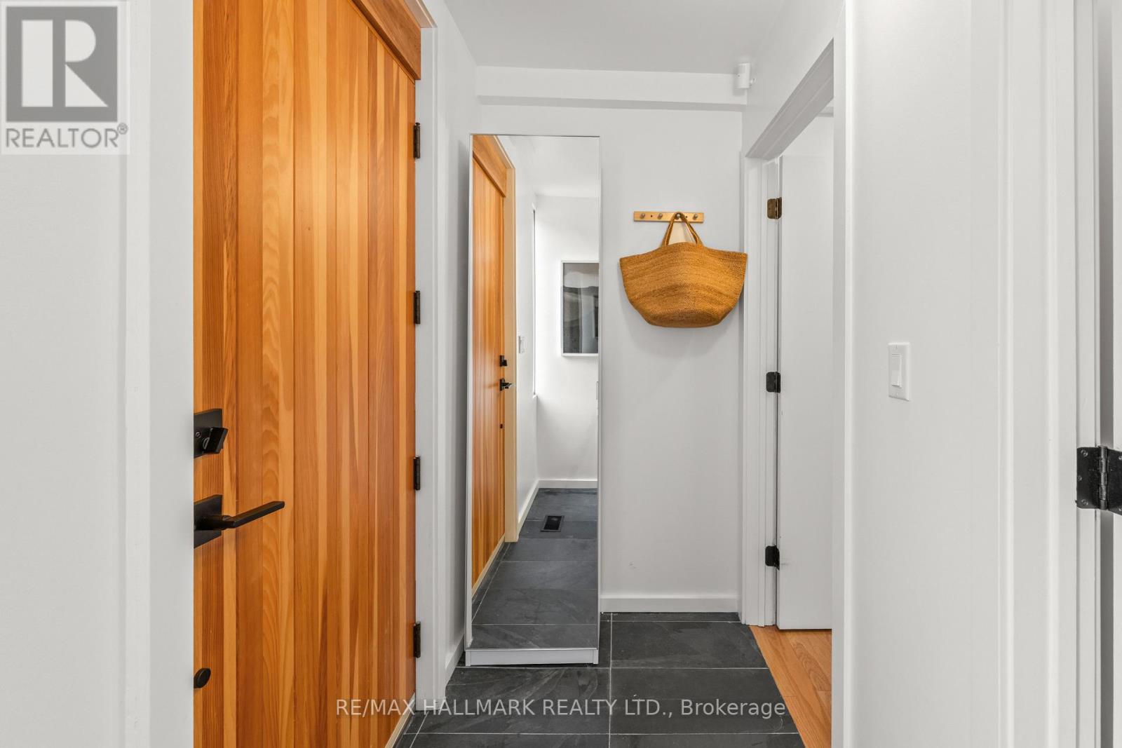 92 CHISHOLM AVENUE - 2