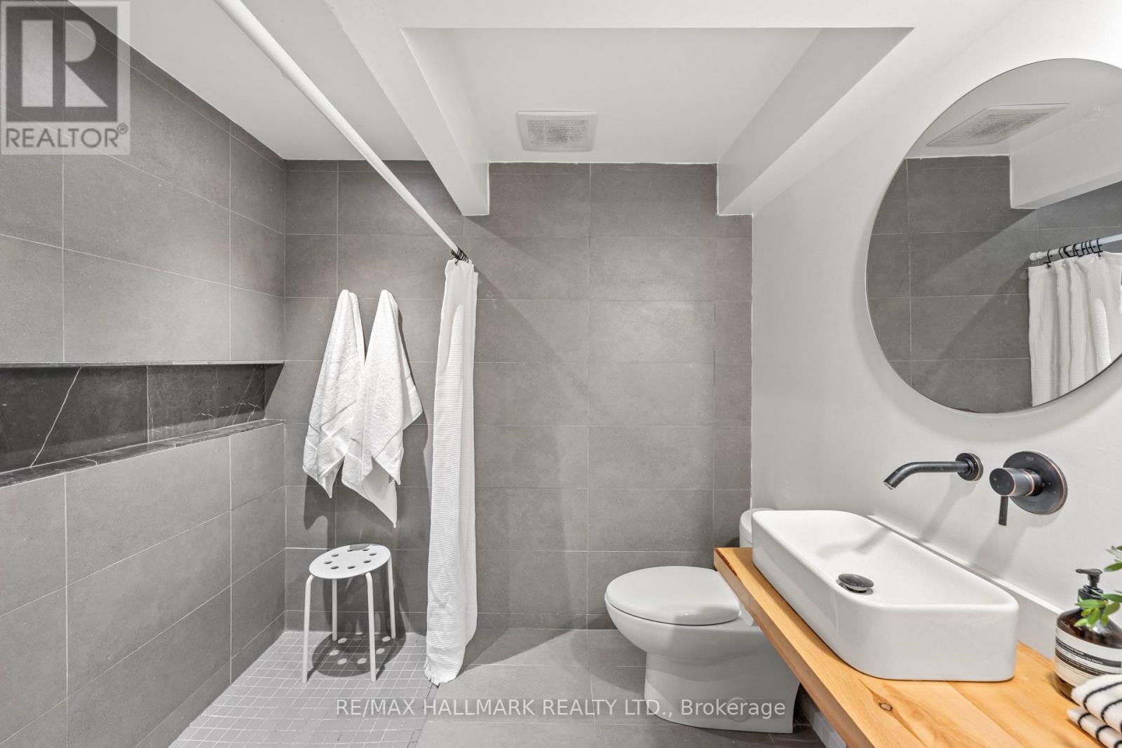 92 CHISHOLM AVENUE - 21
