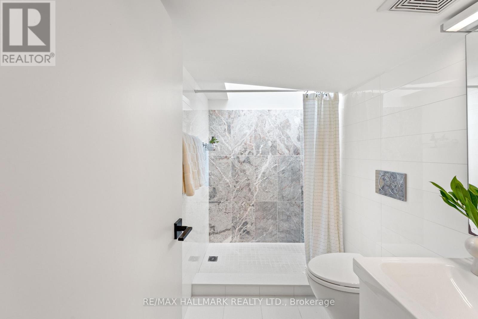 92 CHISHOLM AVENUE - 33