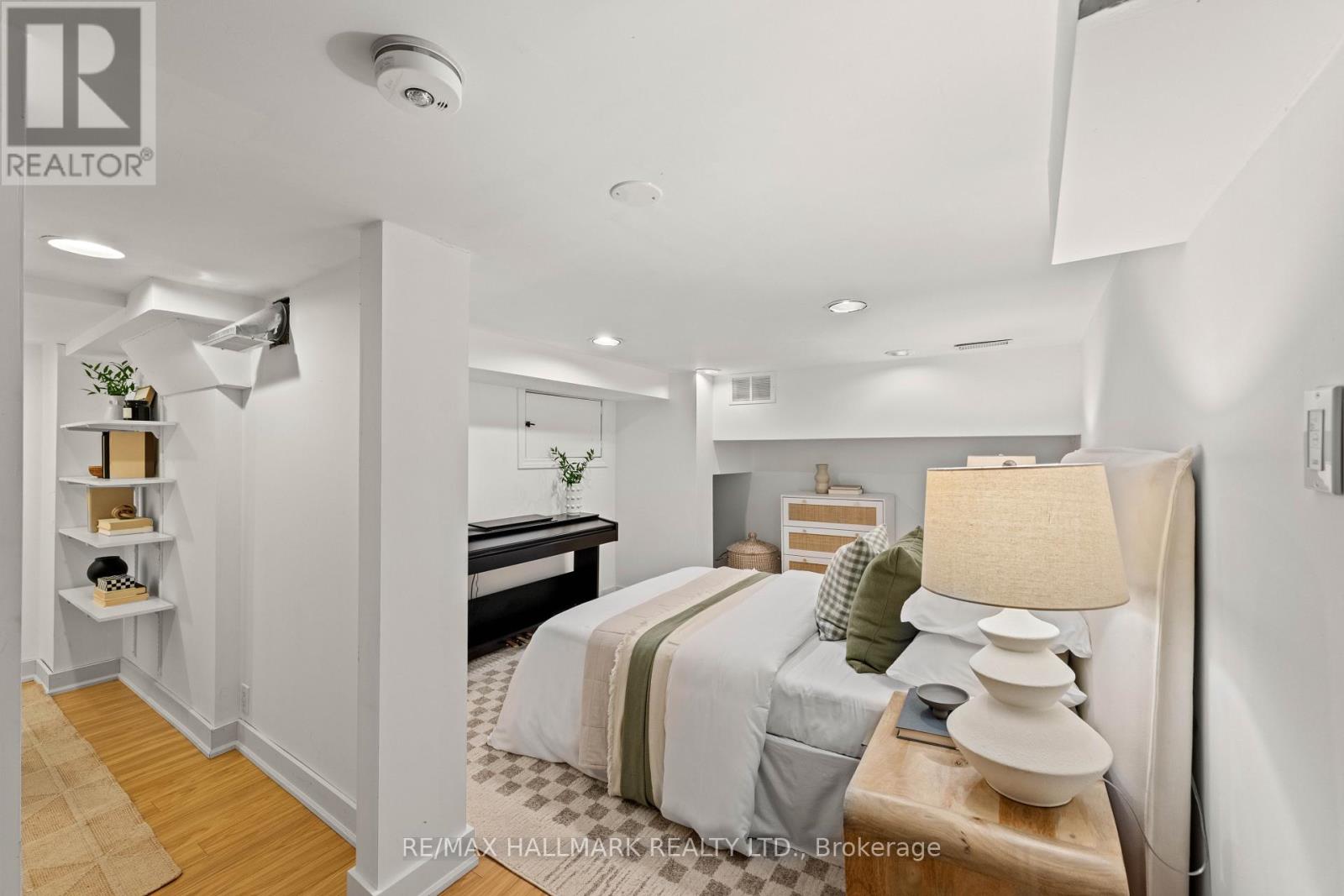 92 CHISHOLM AVENUE - 37