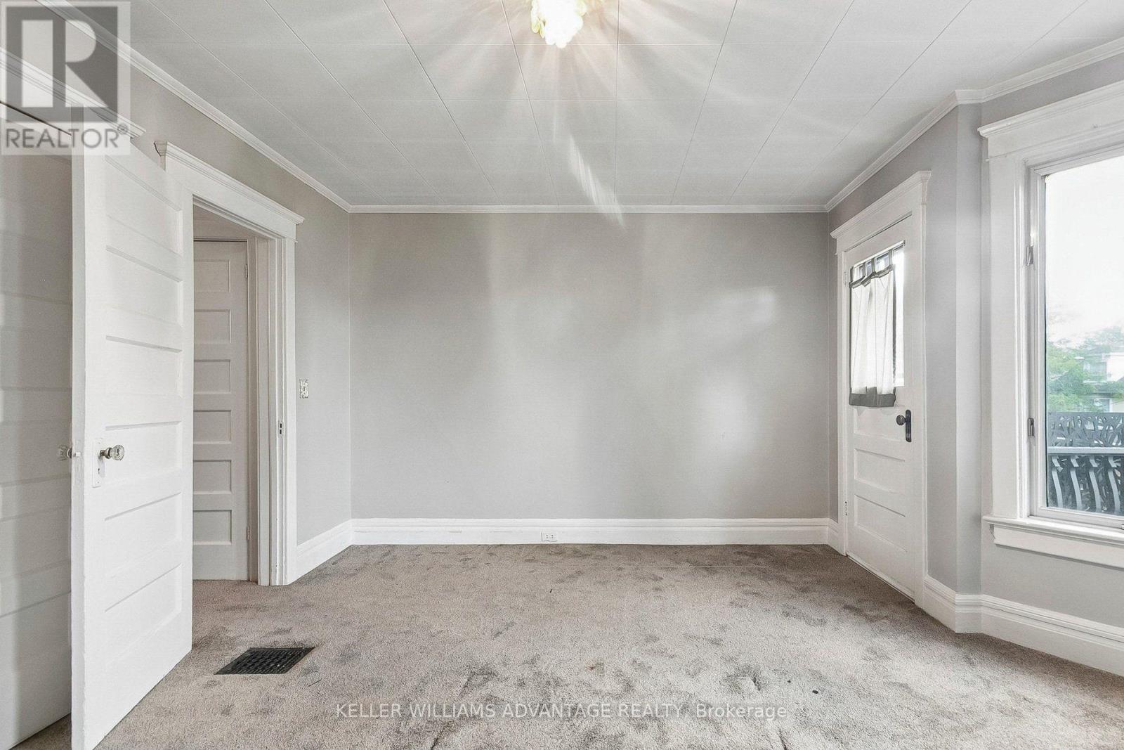 32 DINGWALL AVENUE E - 20