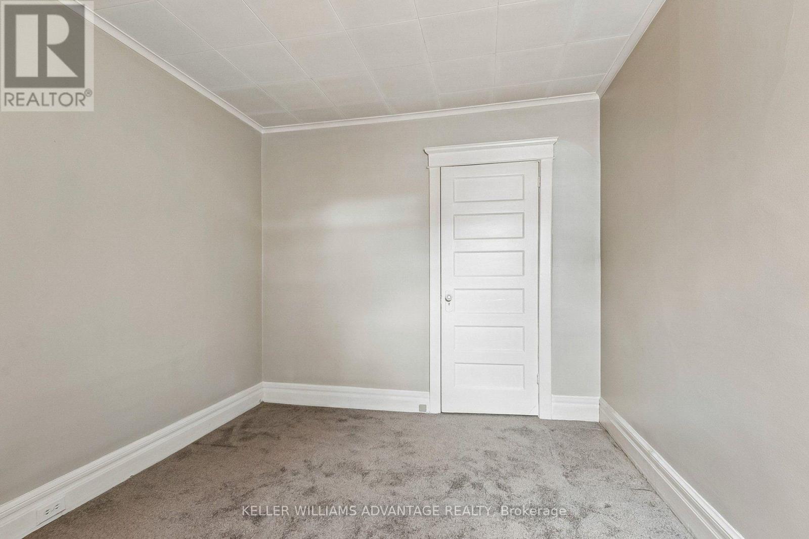 32 DINGWALL AVENUE E - 22