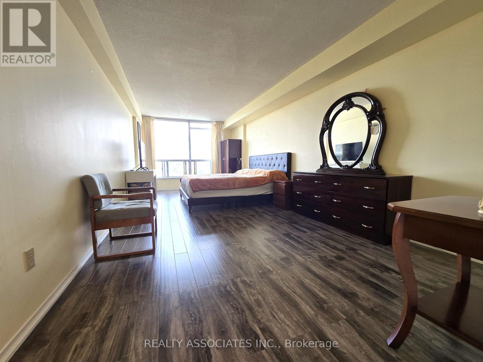 #1107 4727 SHEPPARD AVENUE E - 13