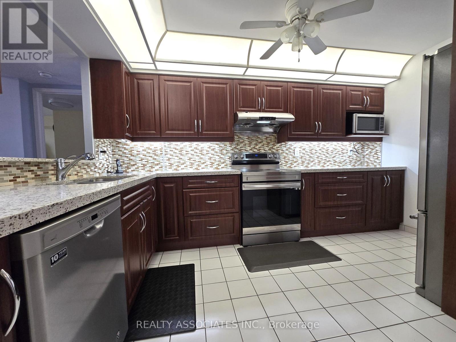 #1107 4727 SHEPPARD AVENUE E - 6
