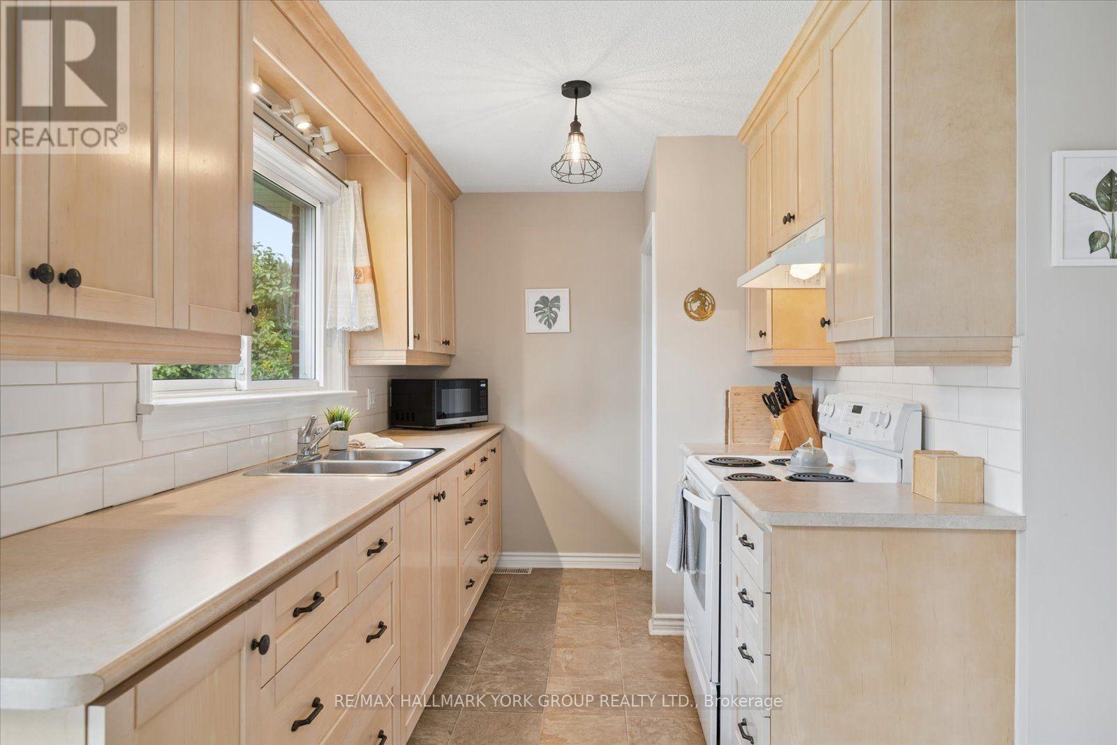 26 GEORGINA STREET - 13