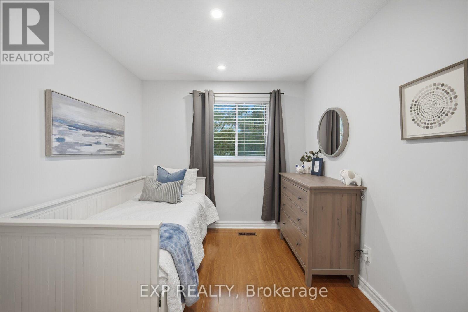 157 MOREGATE CRESCENT - 23