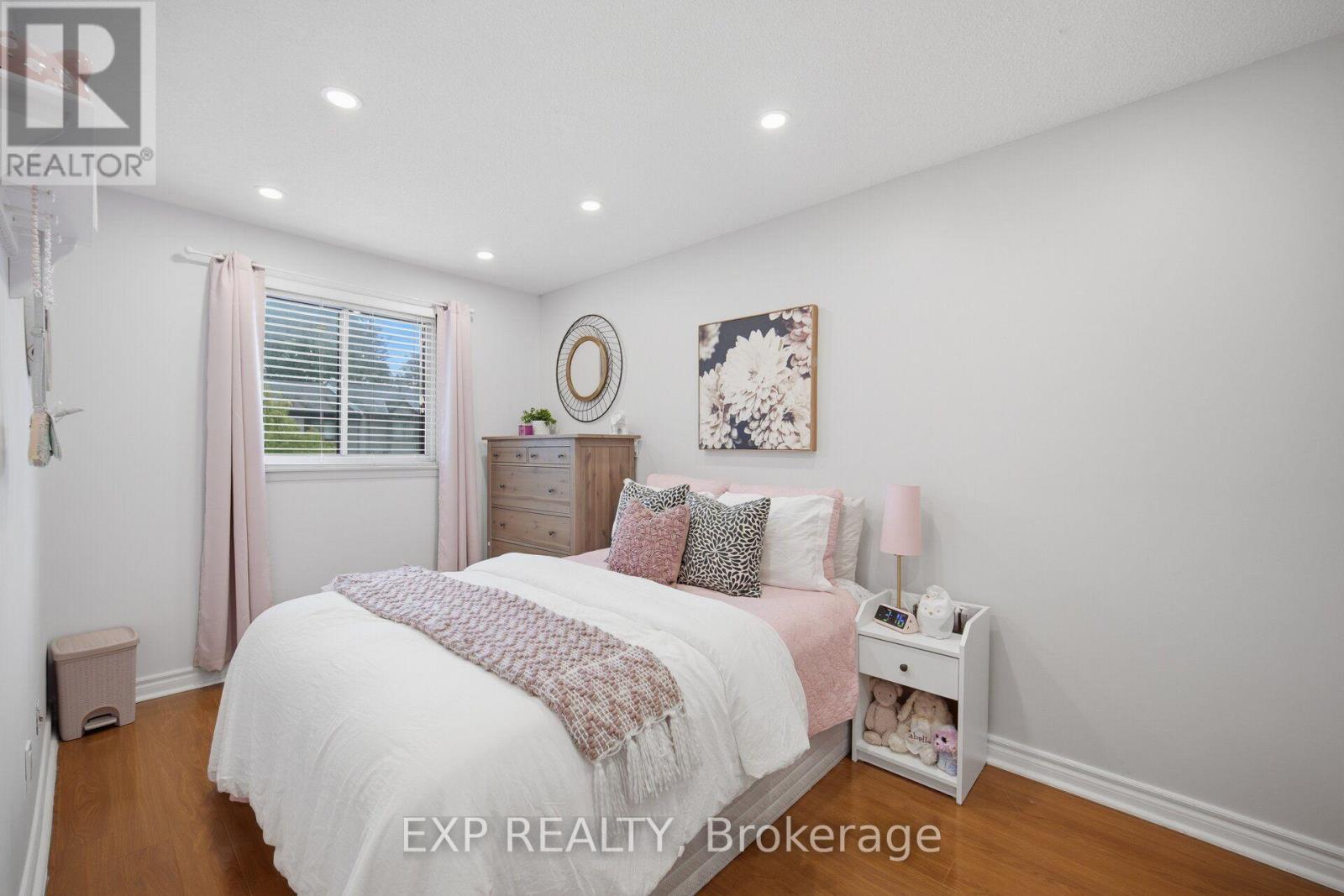 157 MOREGATE CRESCENT - 25