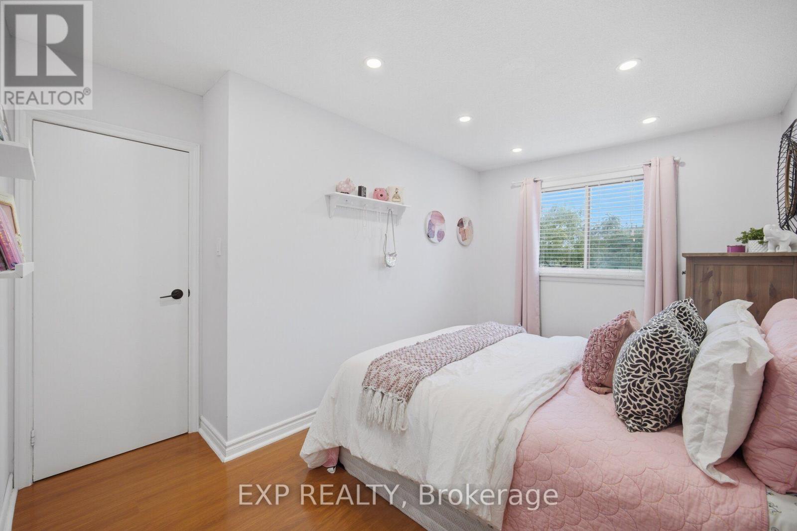 157 MOREGATE CRESCENT - 27
