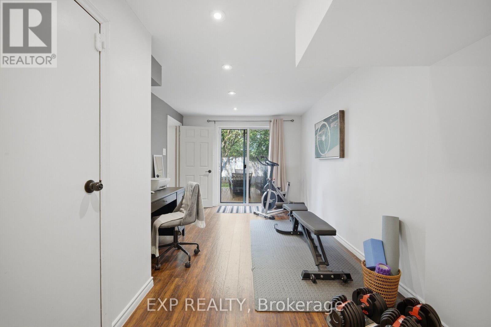 157 MOREGATE CRESCENT - 33