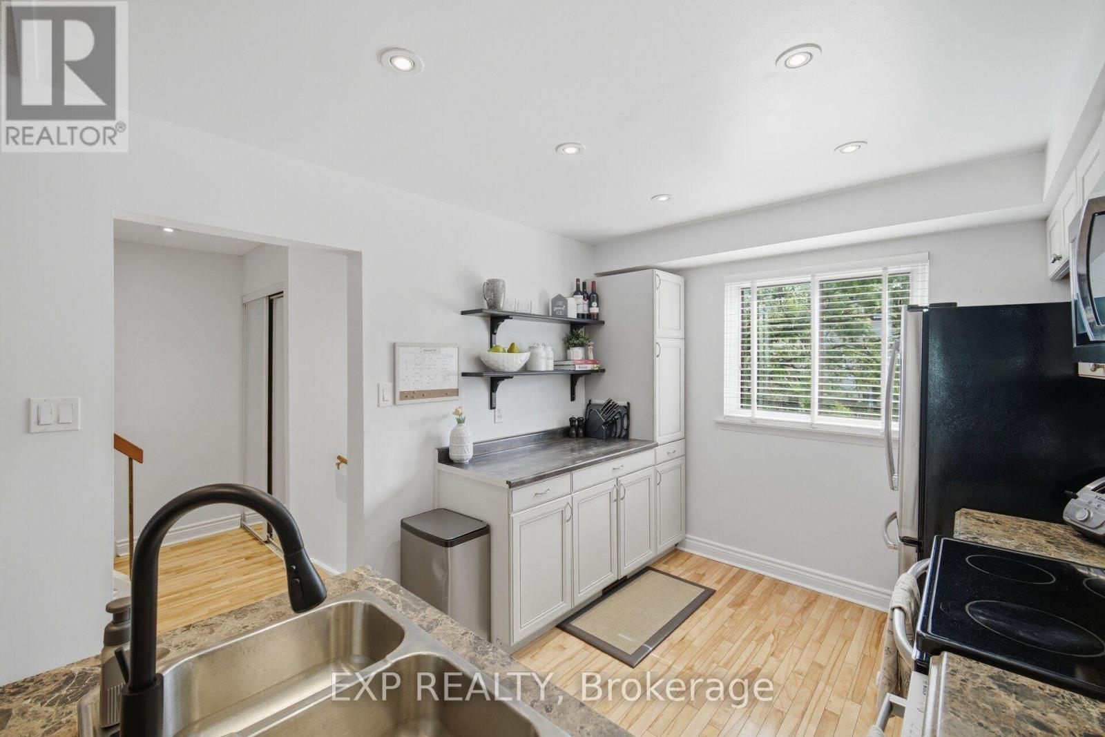 157 MOREGATE CRESCENT - 8