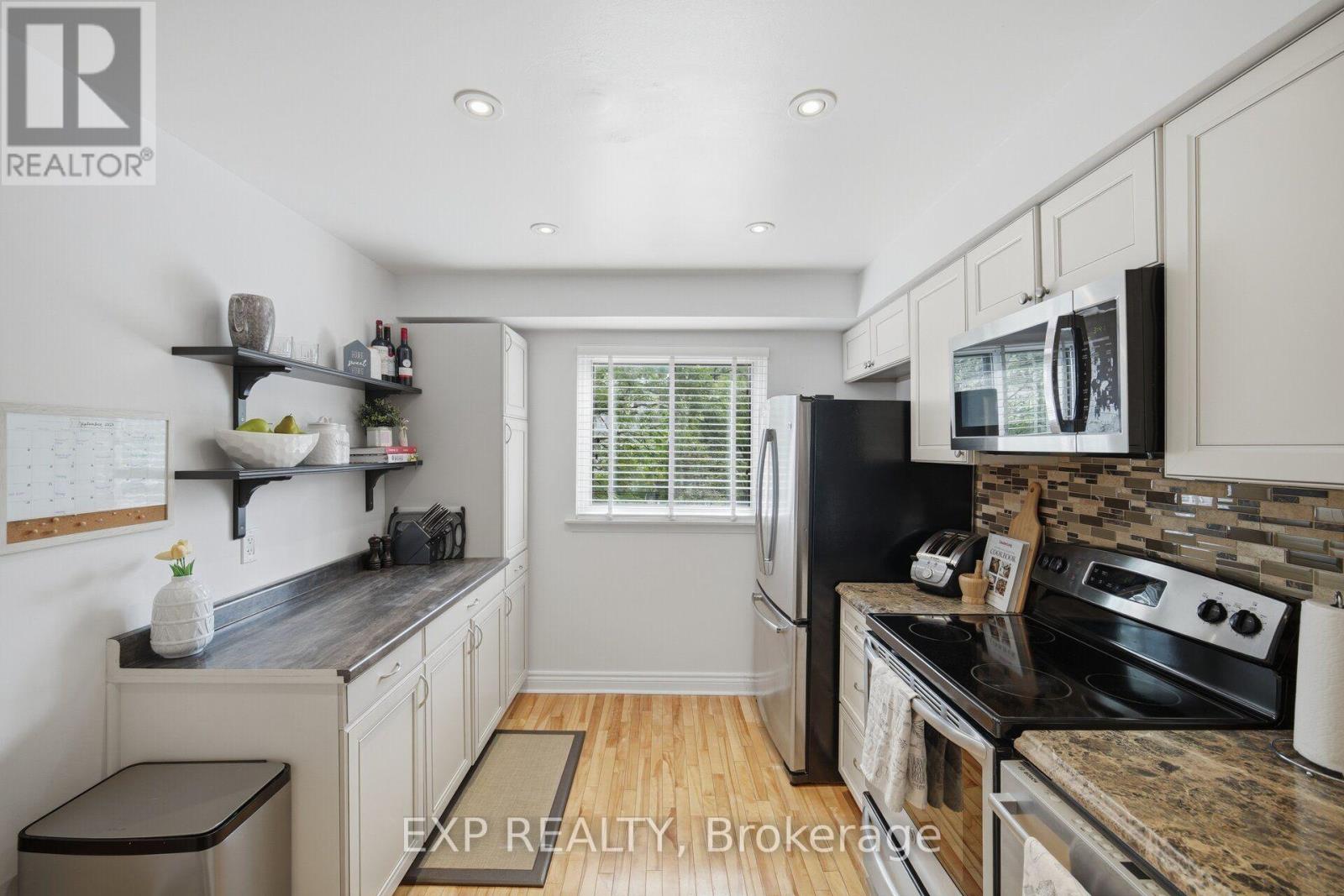 157 MOREGATE CRESCENT - 9