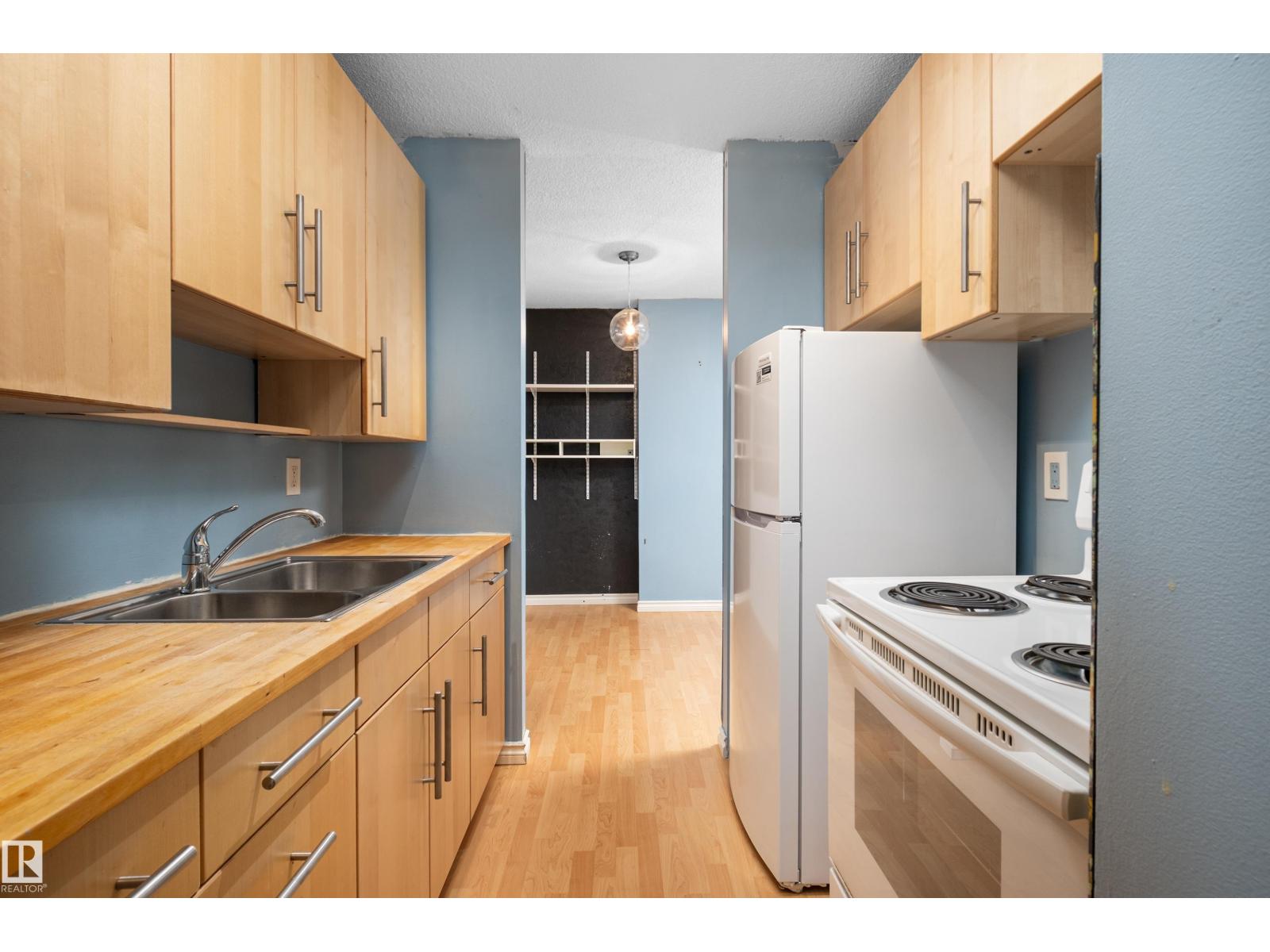 #611 13910 Stony Plain RD NW, Glenora, Edmonton photo 3
