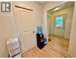 Living room - 240 Broad Street, Metiskow, AB T0B3A0 Photo 6