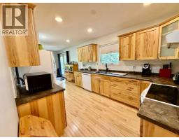 3pc Bathroom - 240 Broad Street, Metiskow, AB T0B3A0 Photo 9