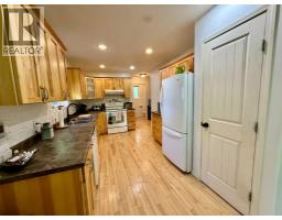 5pc Bathroom - 240 Broad Street, Metiskow, AB T0B3A0 Photo 12