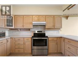 Loft - 3190 Martindale Rd, Central Saanich, BC V8M1W6 Photo 10