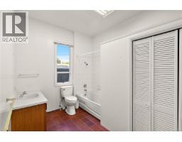 3190 Martindale Rd, Central Saanich, BC V8M1W6 Photo 34