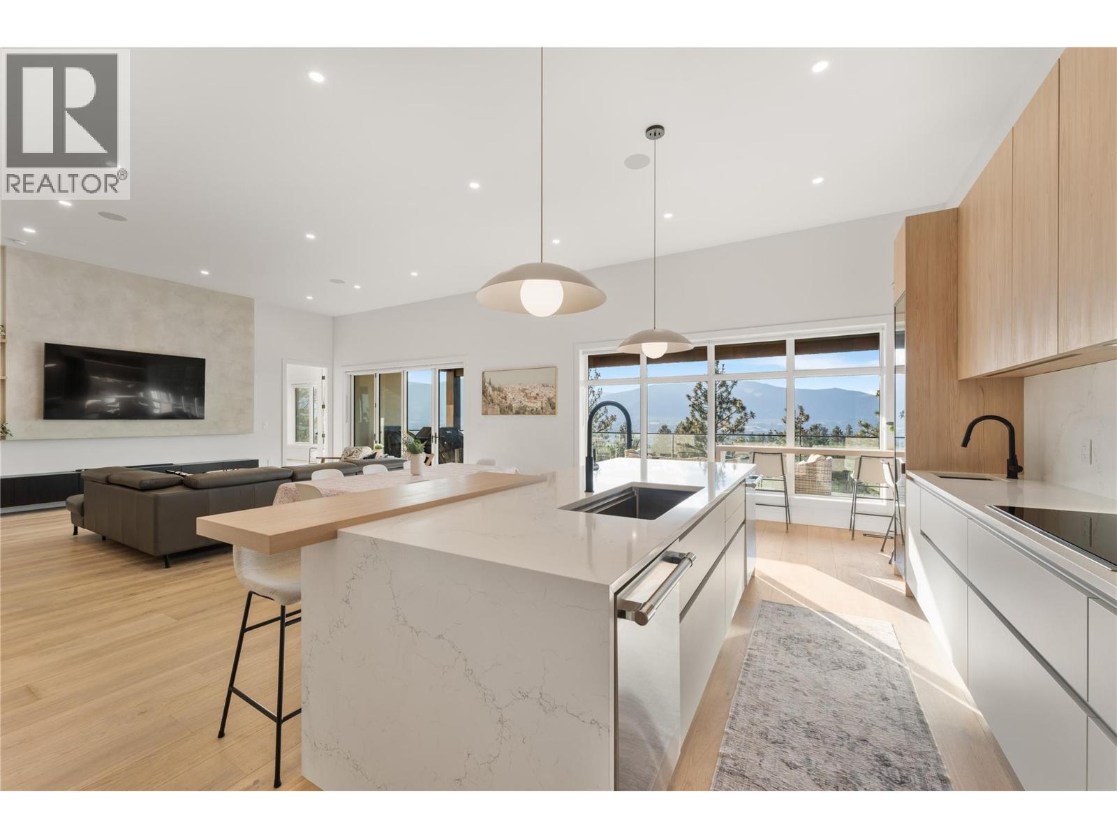 2703 HAWTHORN Drive, Penticton