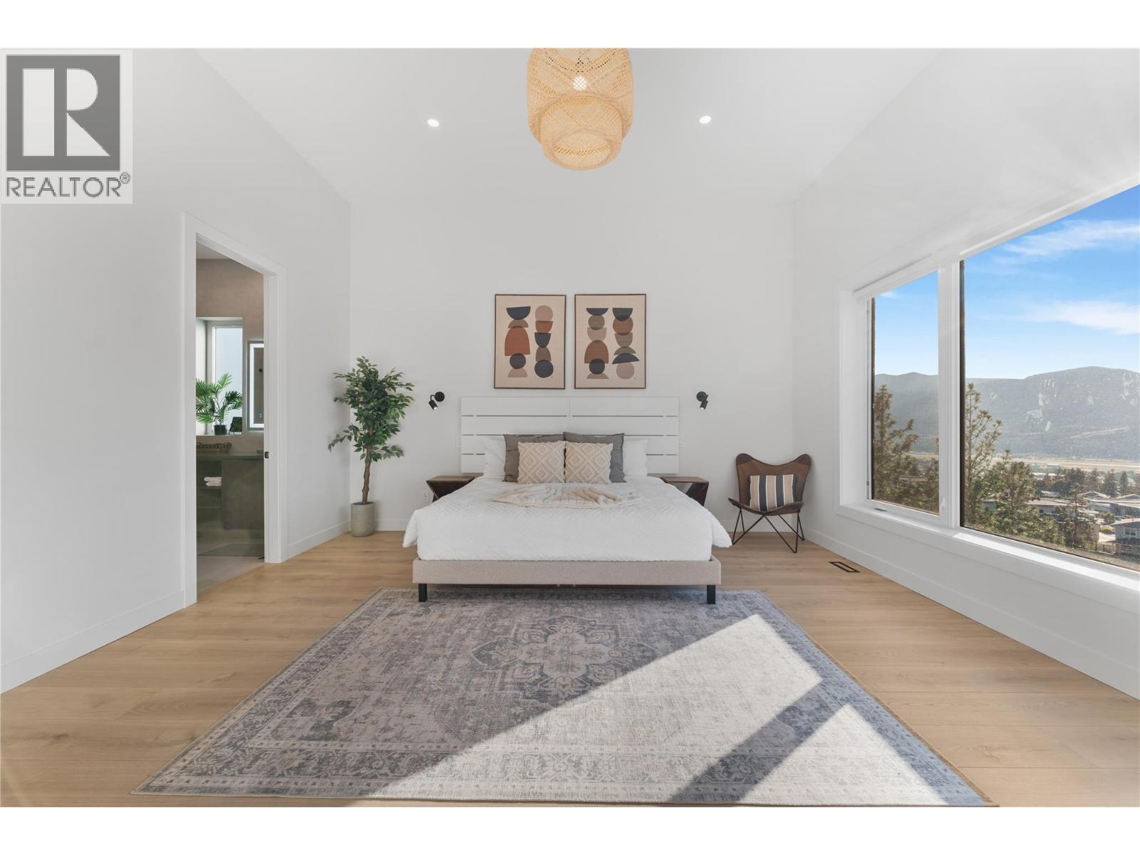 2703 HAWTHORN Drive, Penticton