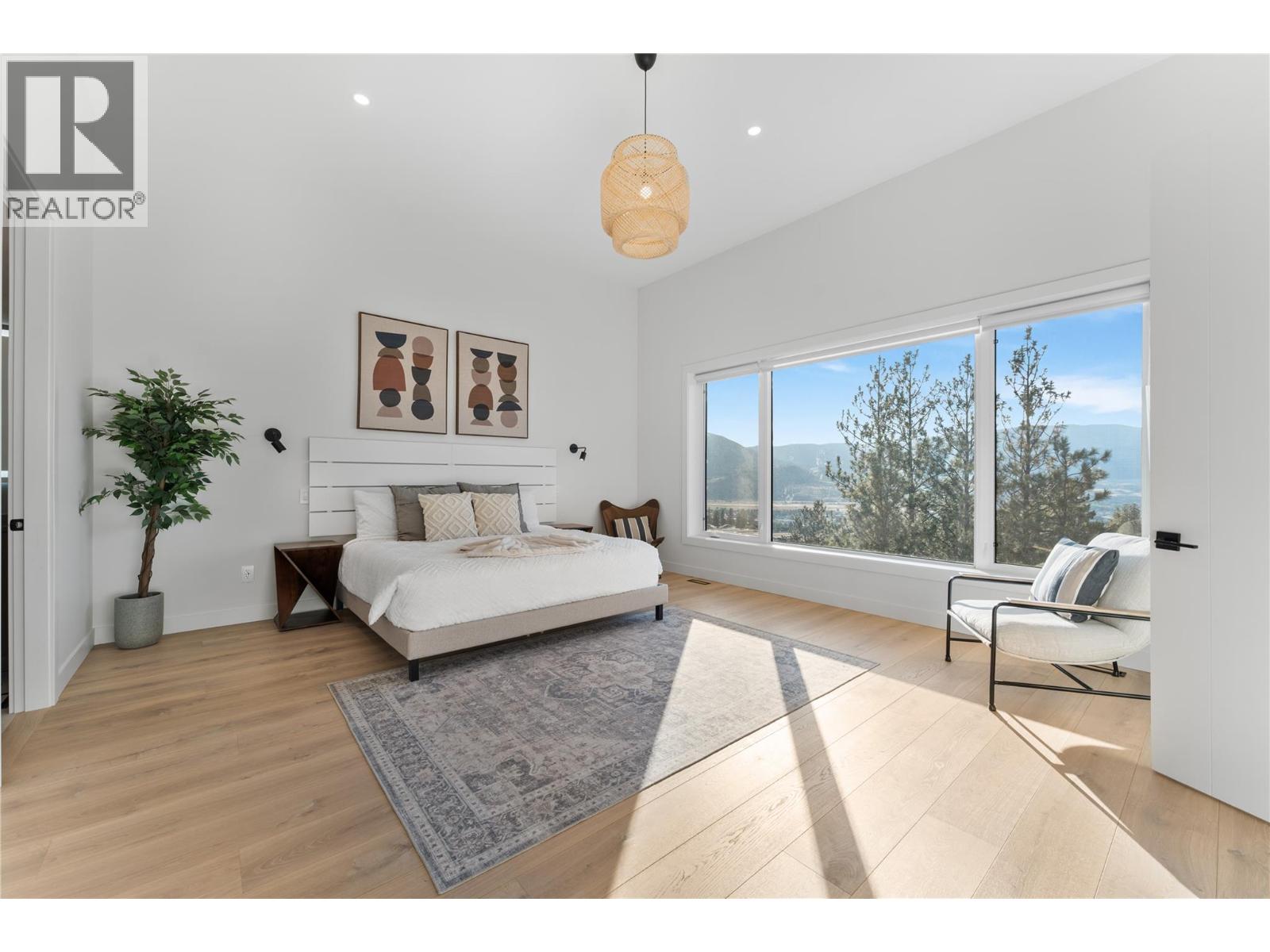 2703 HAWTHORN Drive, Penticton