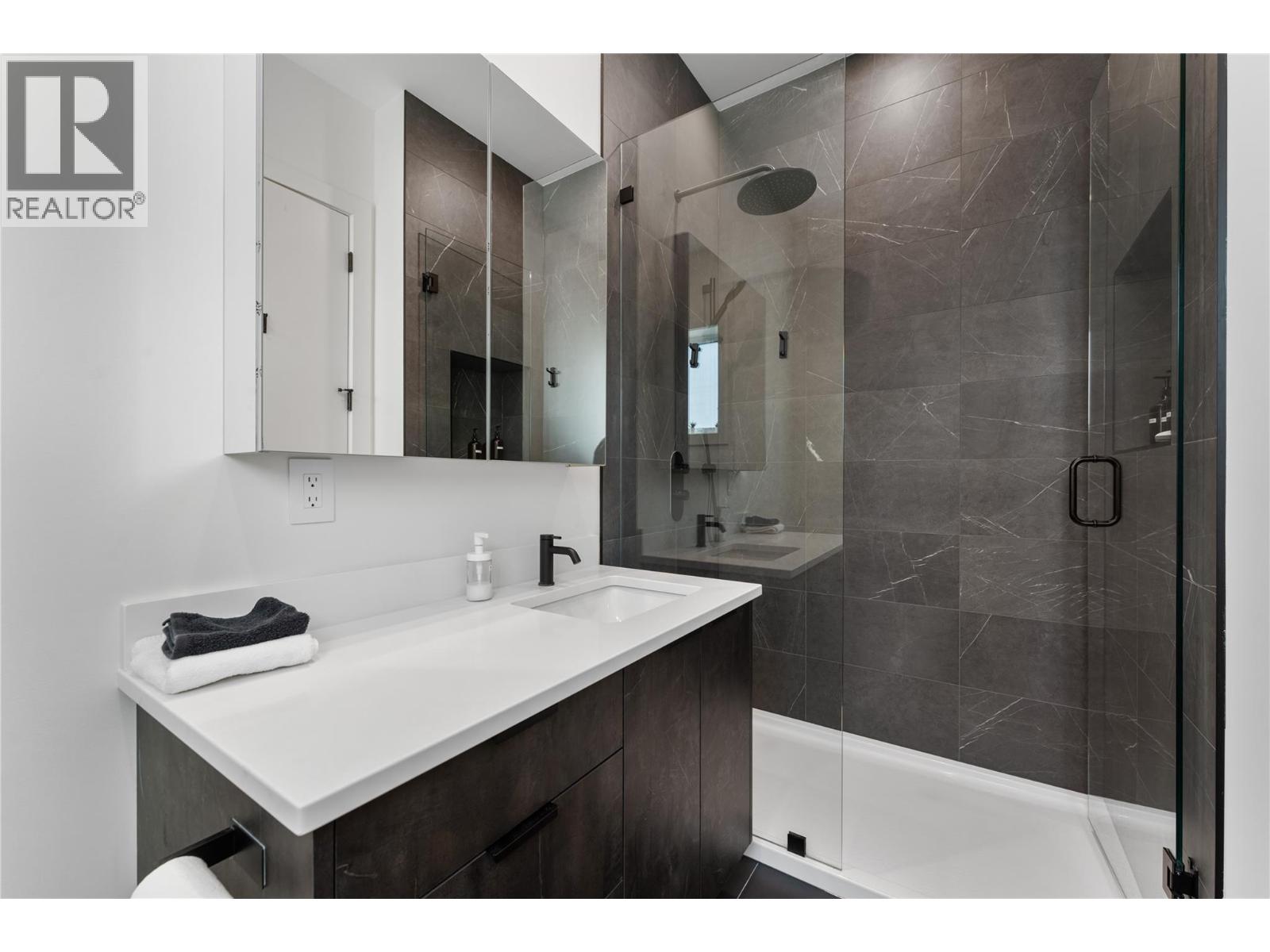 2703 HAWTHORN Drive, Penticton