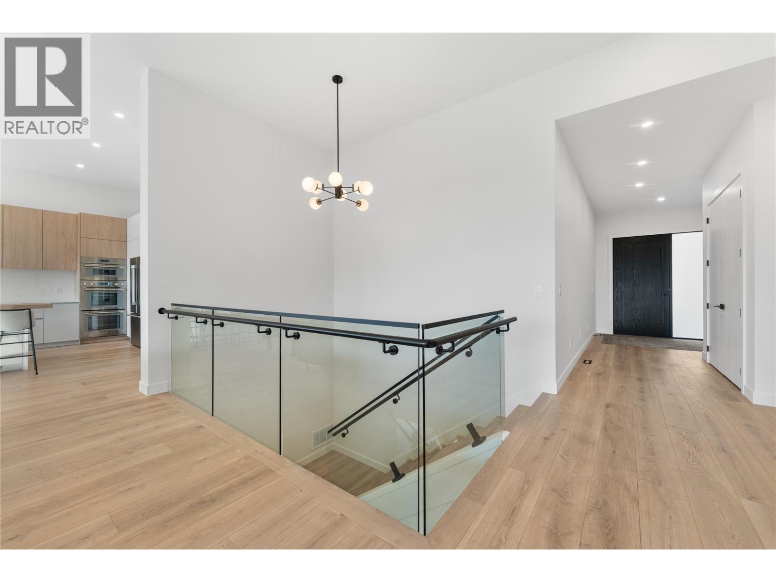 2703 HAWTHORN Drive, Penticton