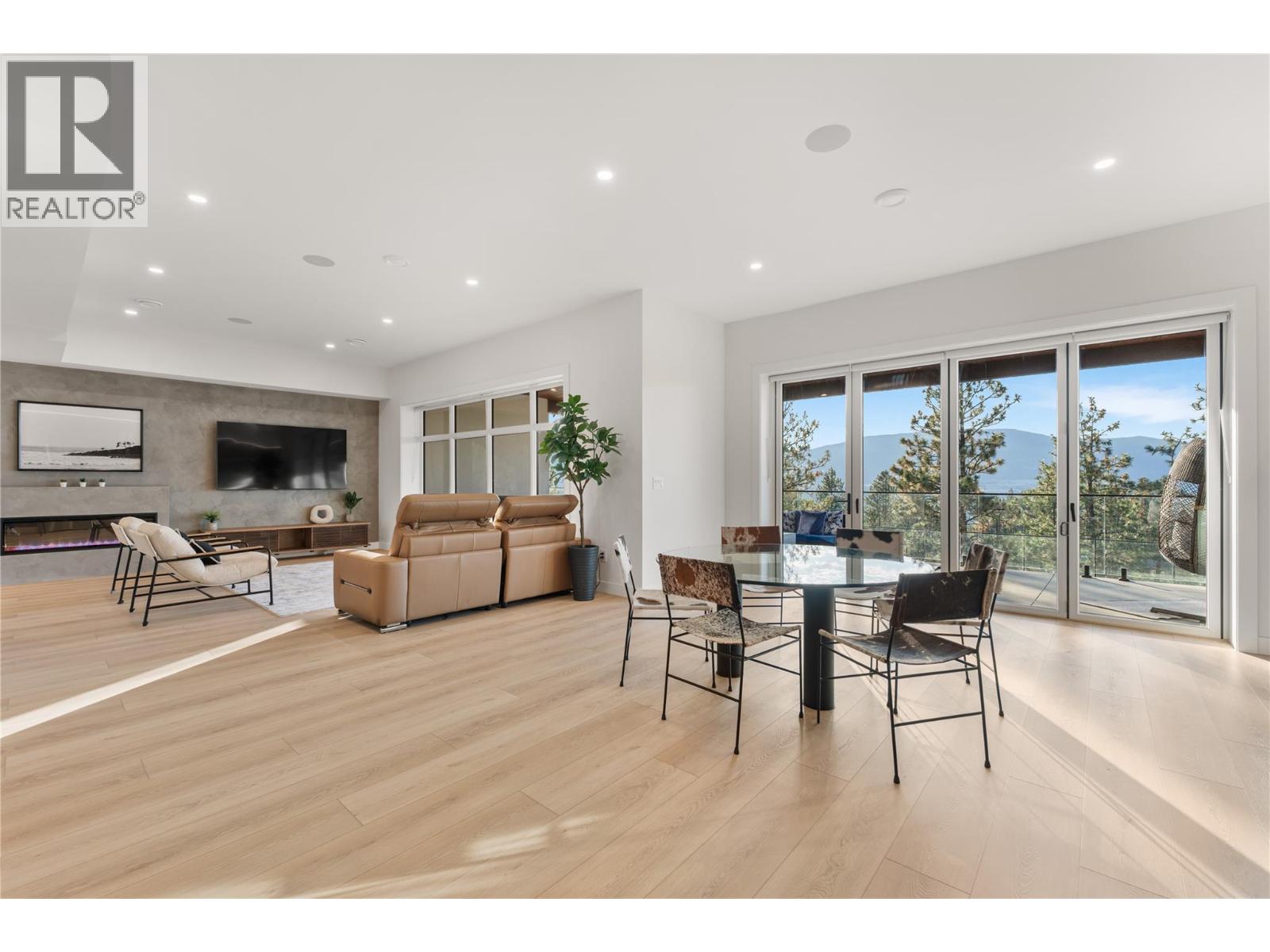 2703 HAWTHORN Drive, Penticton