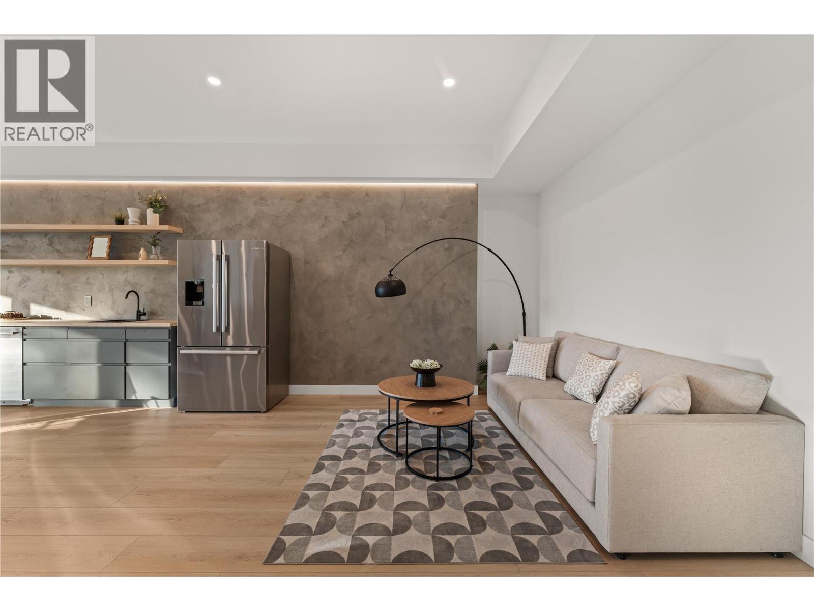 2703 HAWTHORN Drive, Penticton