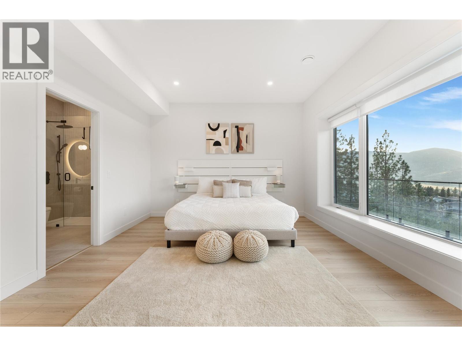 2703 HAWTHORN Drive, Penticton