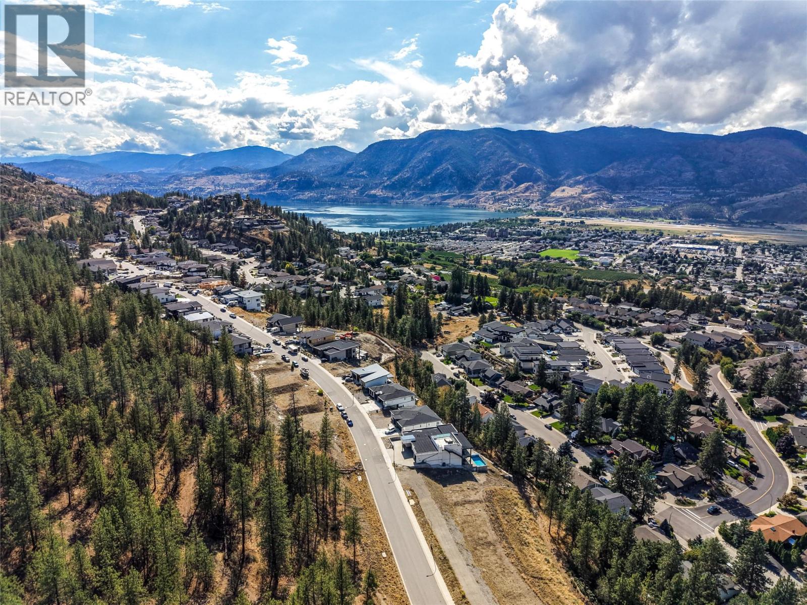 2703 HAWTHORN Drive, Penticton