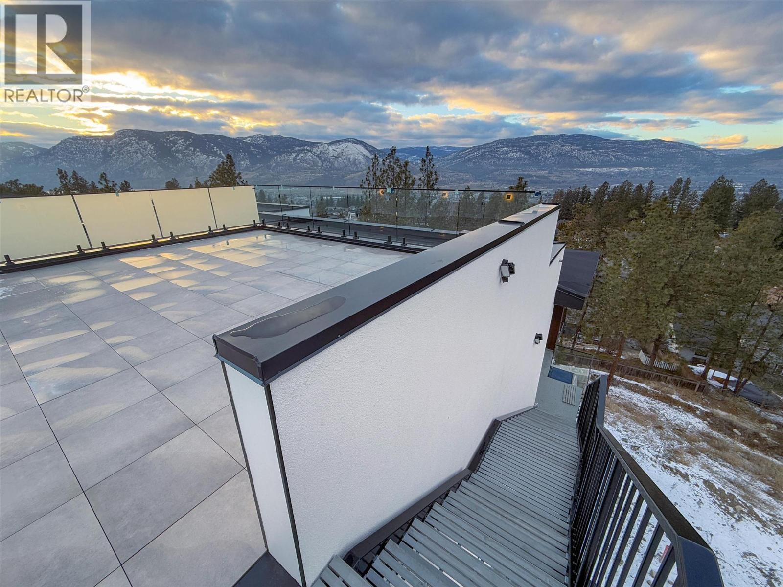 2703 HAWTHORN Drive, Penticton
